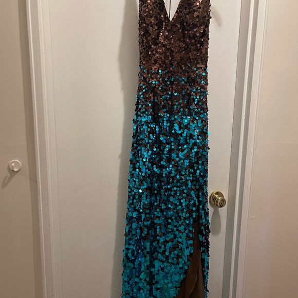 Elegant Brown and Blue Ombré Sequin Dress - Picture 1 of 6